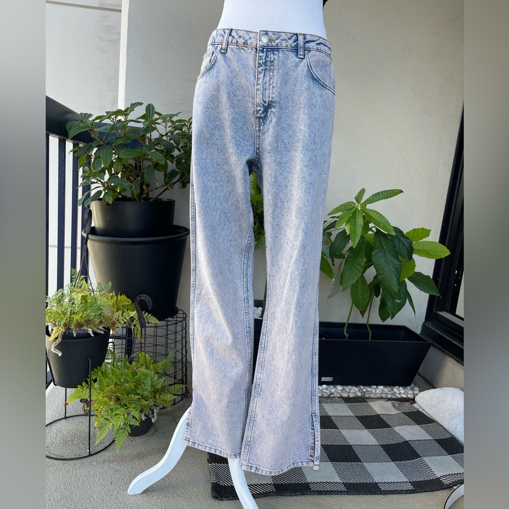 🌿 NA-KD FASHION MID-RISE WIDE LEG OVERSIZED JEANS WITH SLITS IN BLUE- PINK COLOR